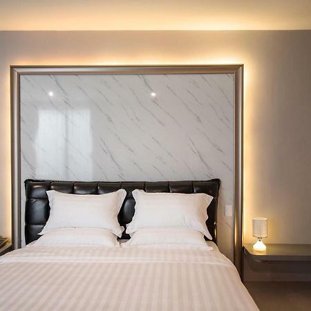 The Valen Resort Bangkok Exterior photo