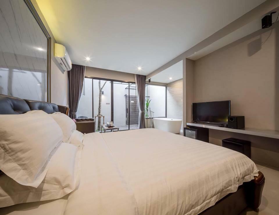 The Valen Resort Bangkok Exterior photo